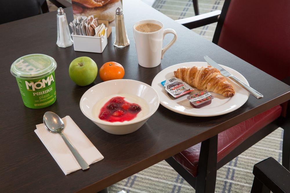 Holiday Inn Express Bedford By Ihg Экстерьер фото