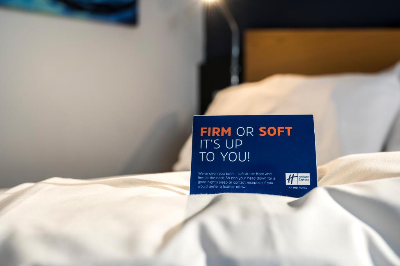 Holiday Inn Express Bedford By Ihg Экстерьер фото