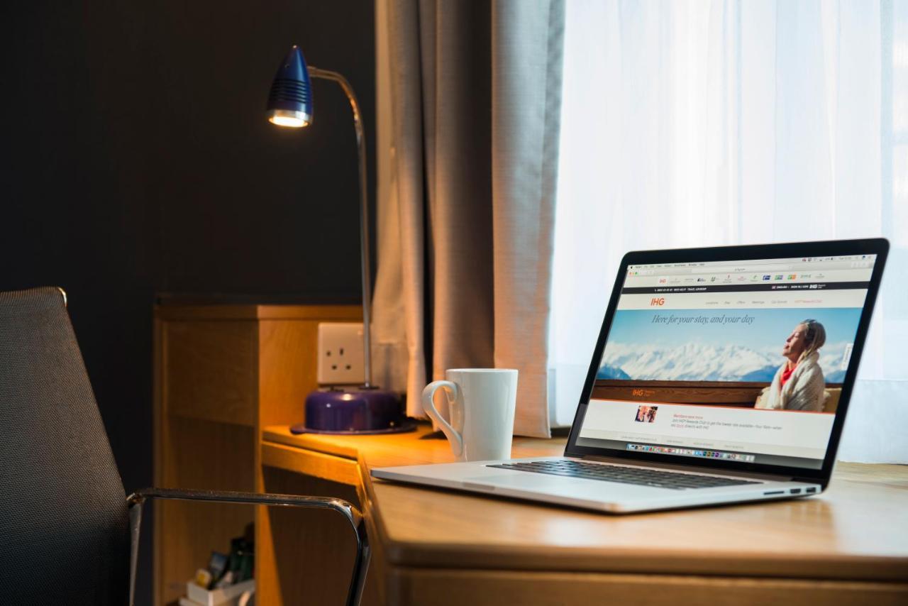 Holiday Inn Express Bedford By Ihg Экстерьер фото