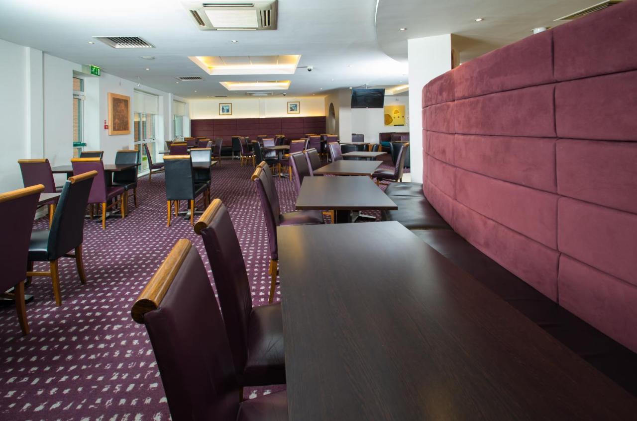 Holiday Inn Express Bedford By Ihg Экстерьер фото