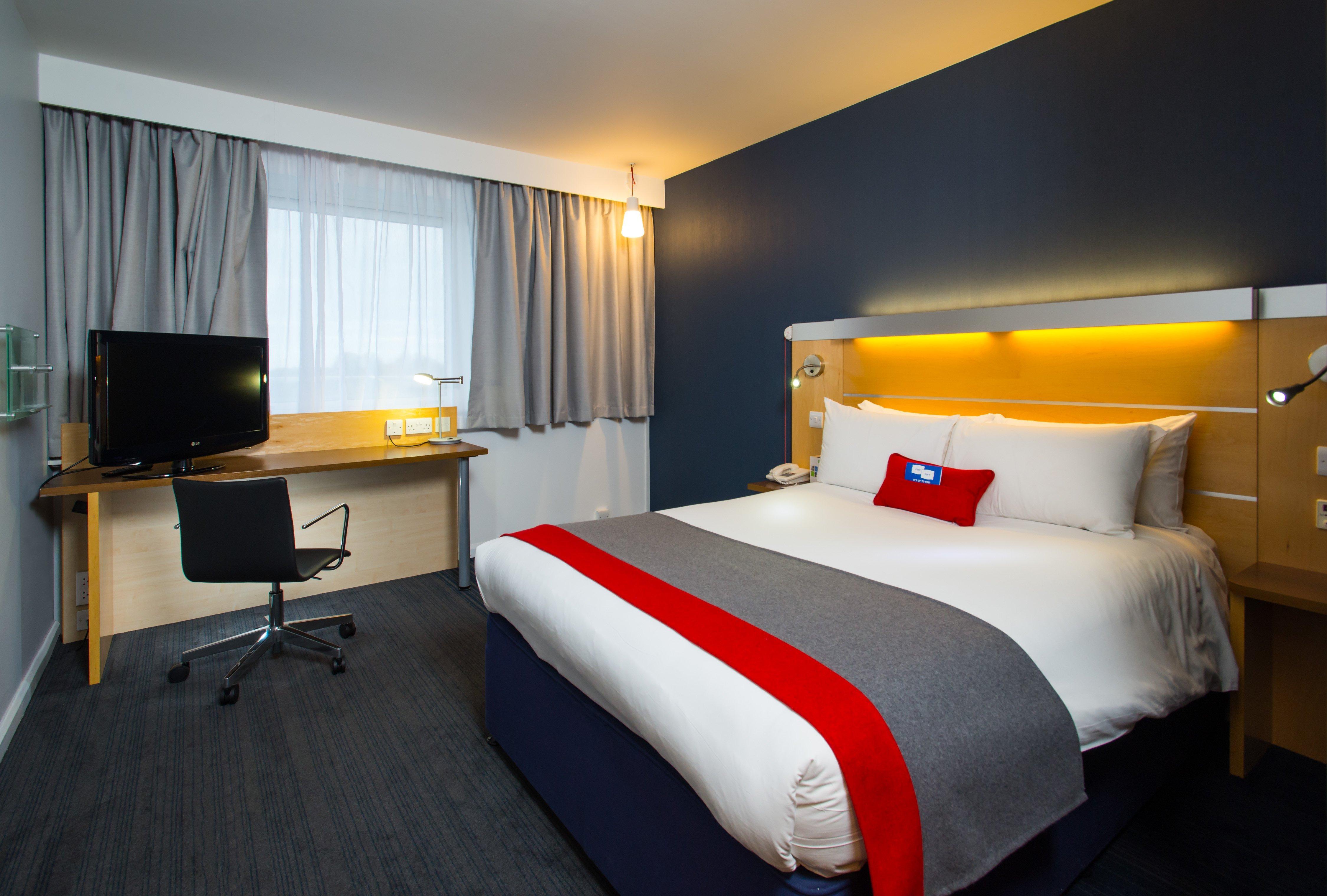 Holiday Inn Express Bedford By Ihg Экстерьер фото
