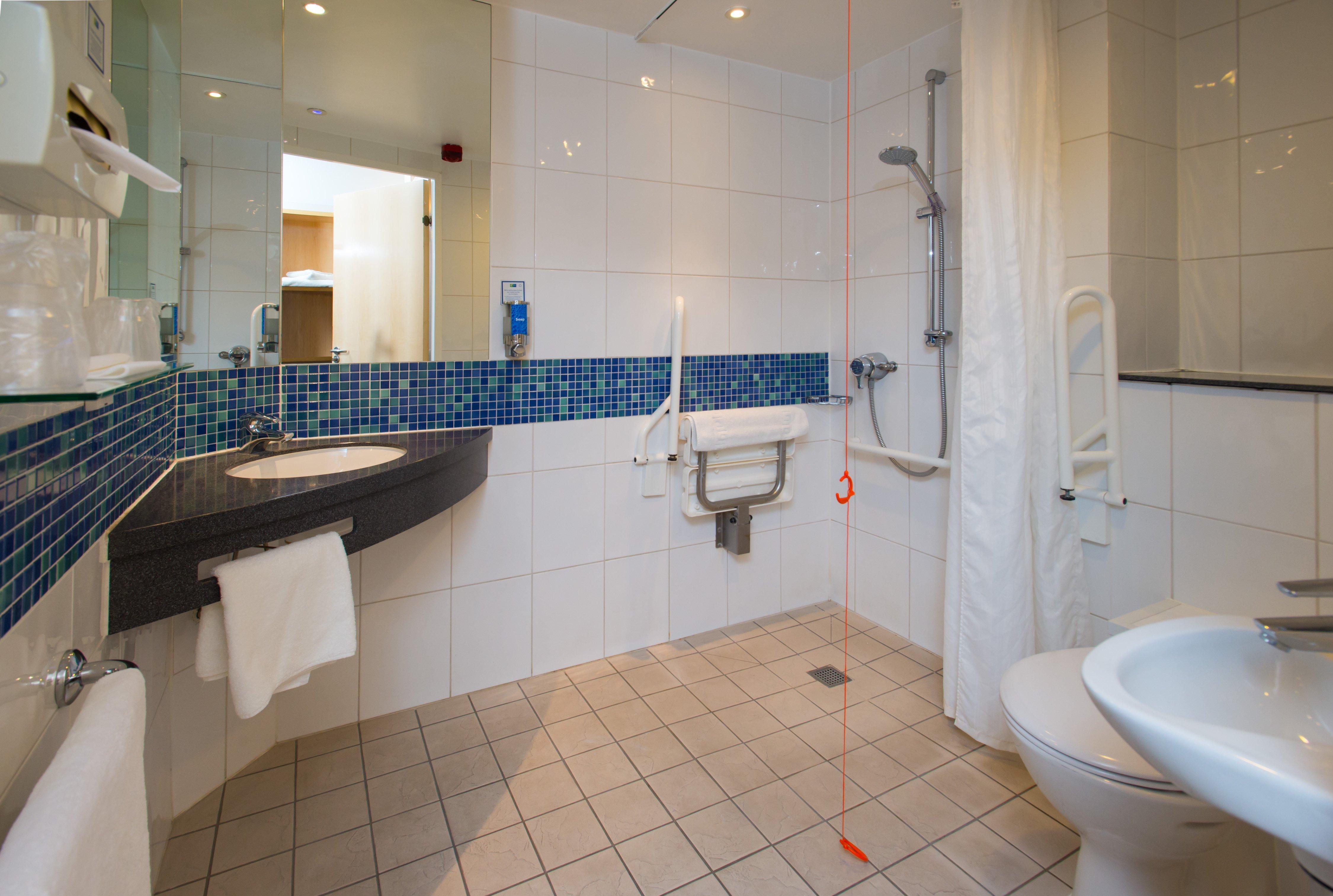 Holiday Inn Express Bedford By Ihg Экстерьер фото