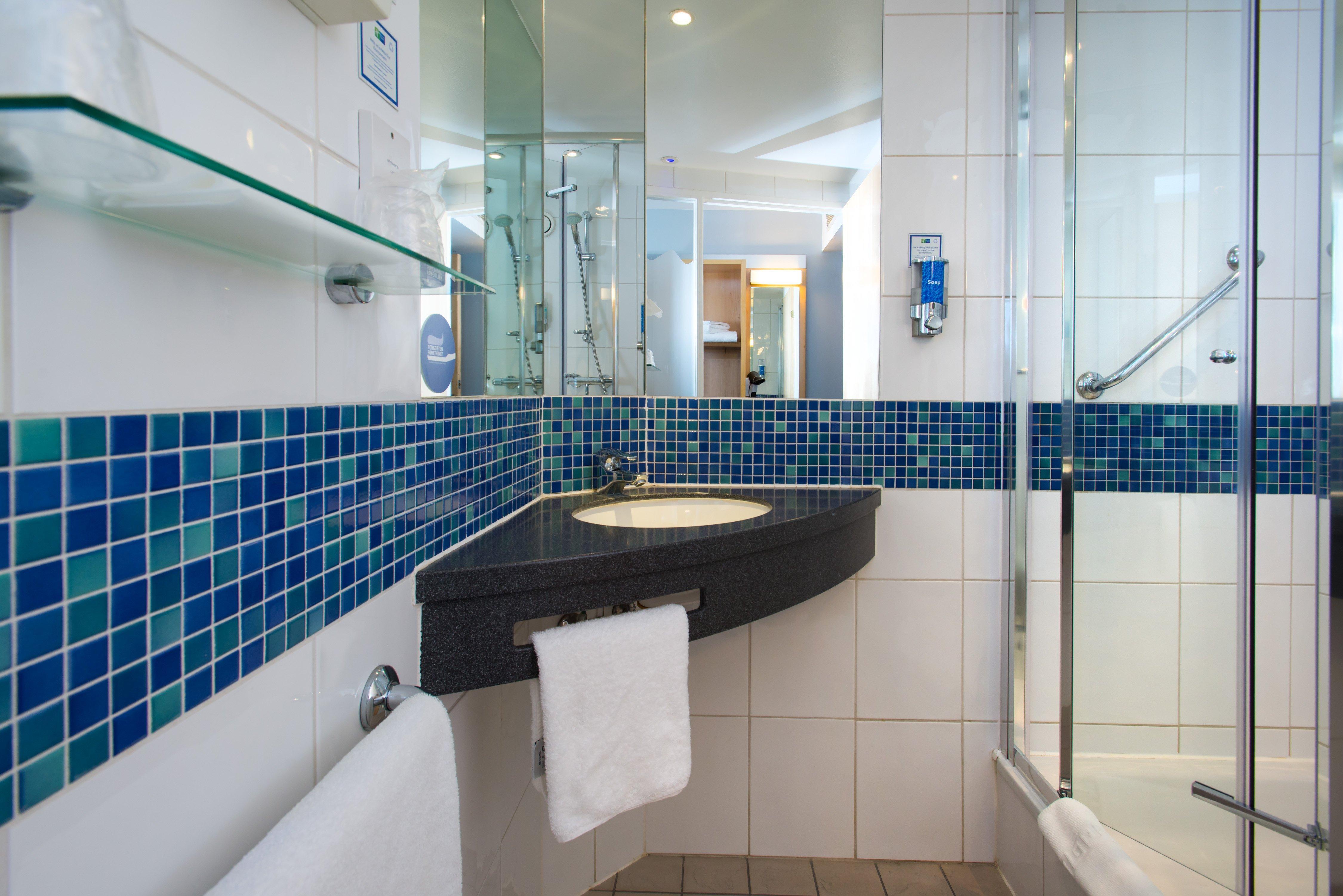 Holiday Inn Express Bedford By Ihg Экстерьер фото