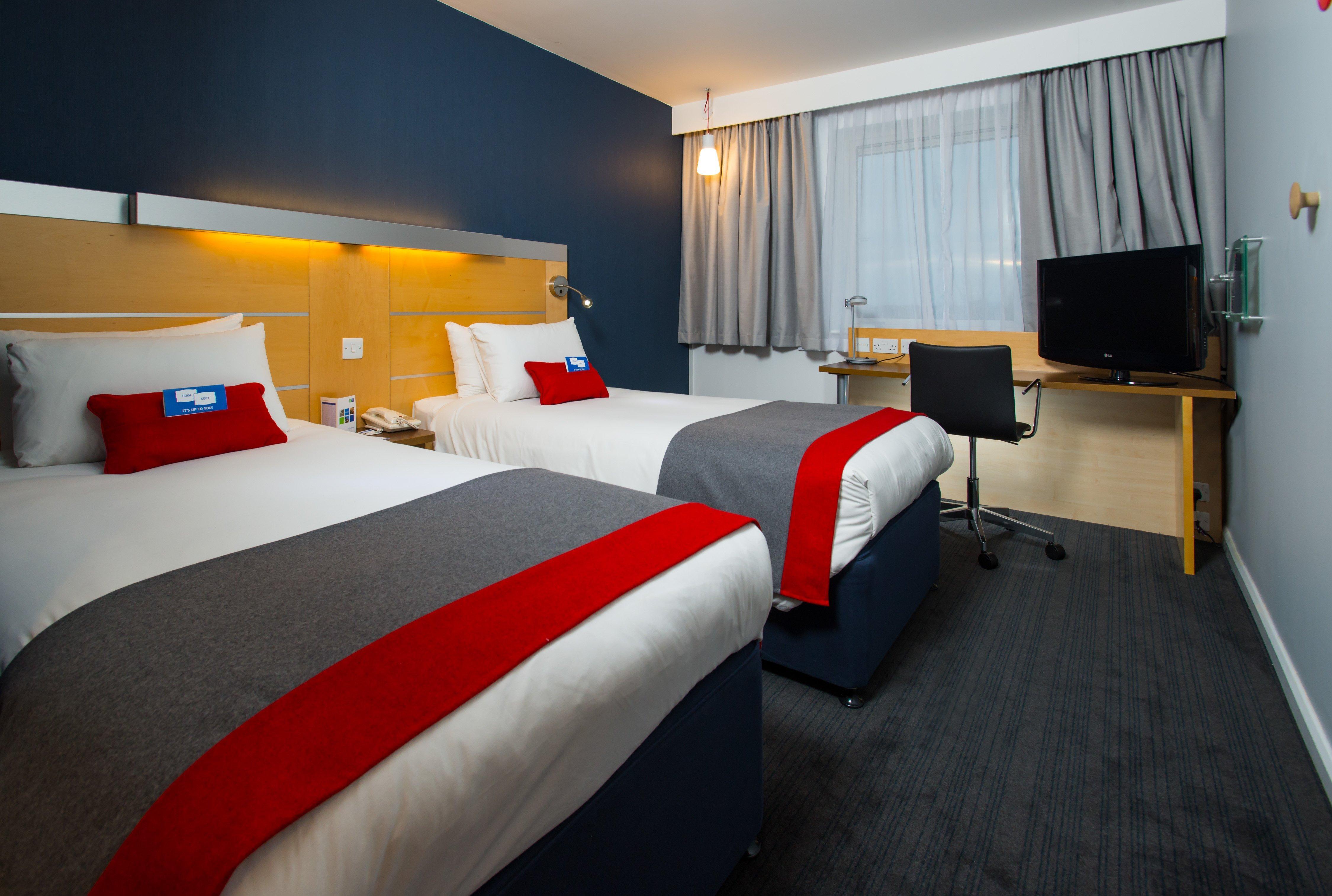 Holiday Inn Express Bedford By Ihg Экстерьер фото