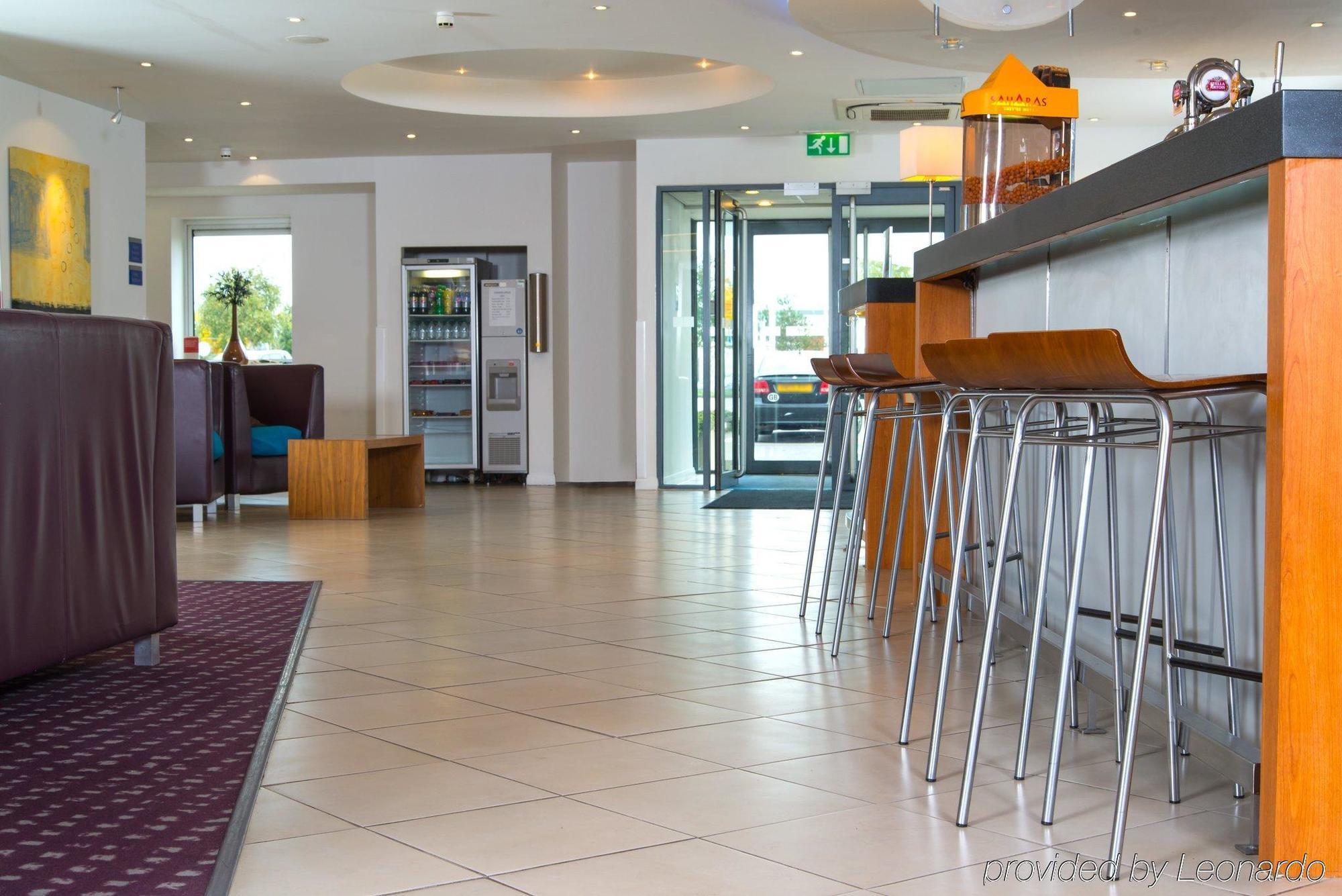 Holiday Inn Express Bedford By Ihg Экстерьер фото