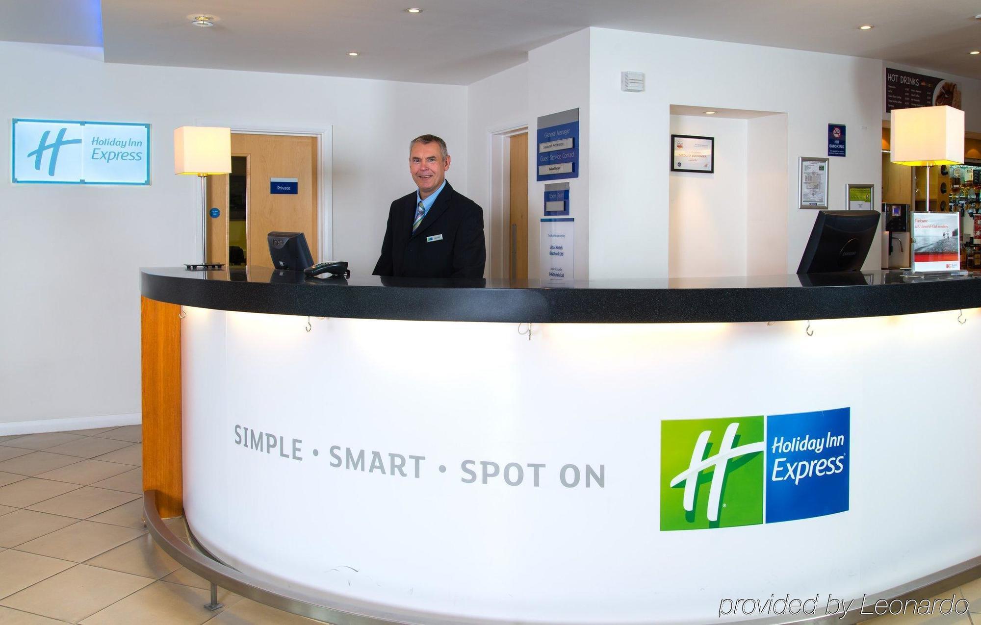 Holiday Inn Express Bedford By Ihg Экстерьер фото