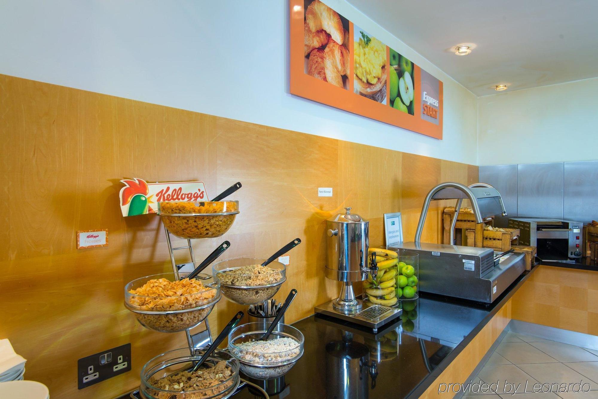 Holiday Inn Express Bedford By Ihg Экстерьер фото