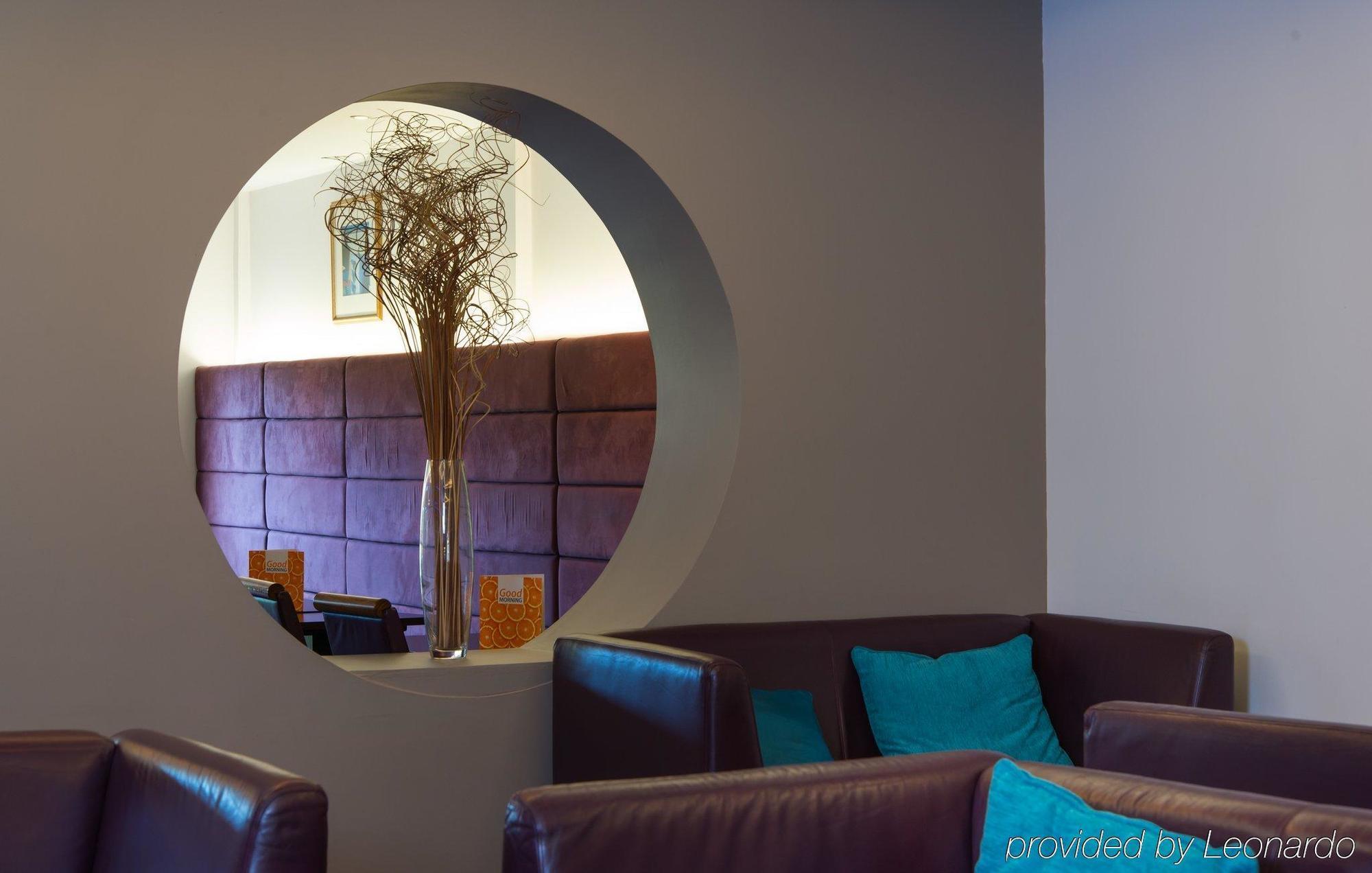Holiday Inn Express Bedford By Ihg Экстерьер фото