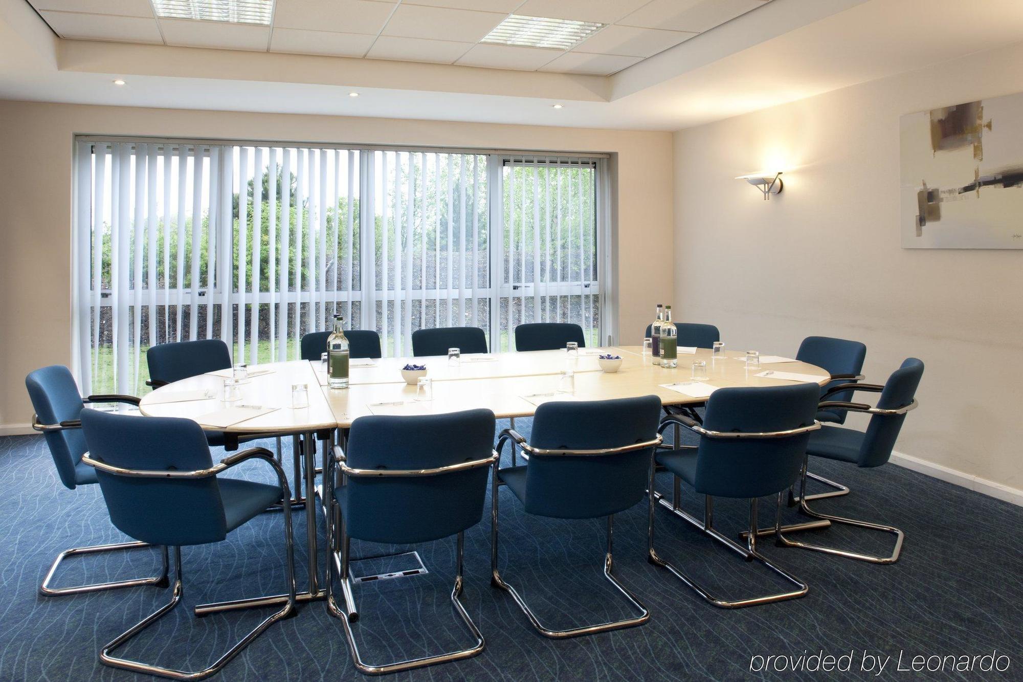Holiday Inn Express Bedford By Ihg Экстерьер фото