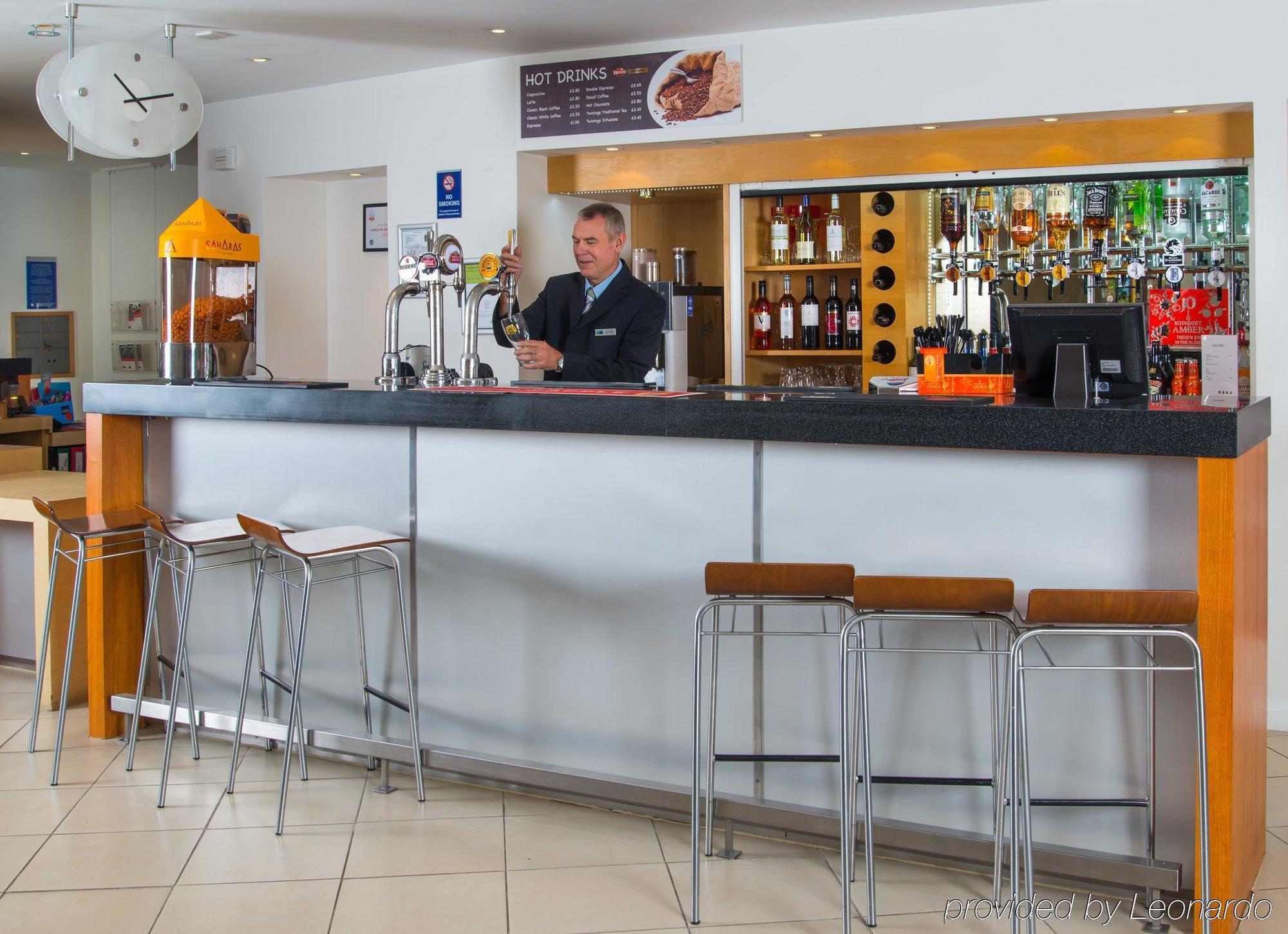 Holiday Inn Express Bedford By Ihg Экстерьер фото