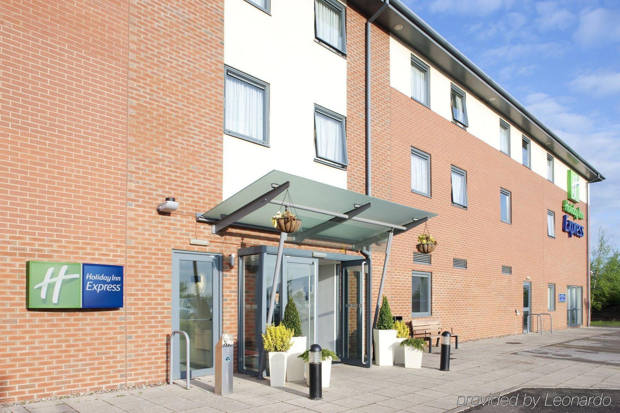 Holiday Inn Express Bedford By Ihg Экстерьер фото