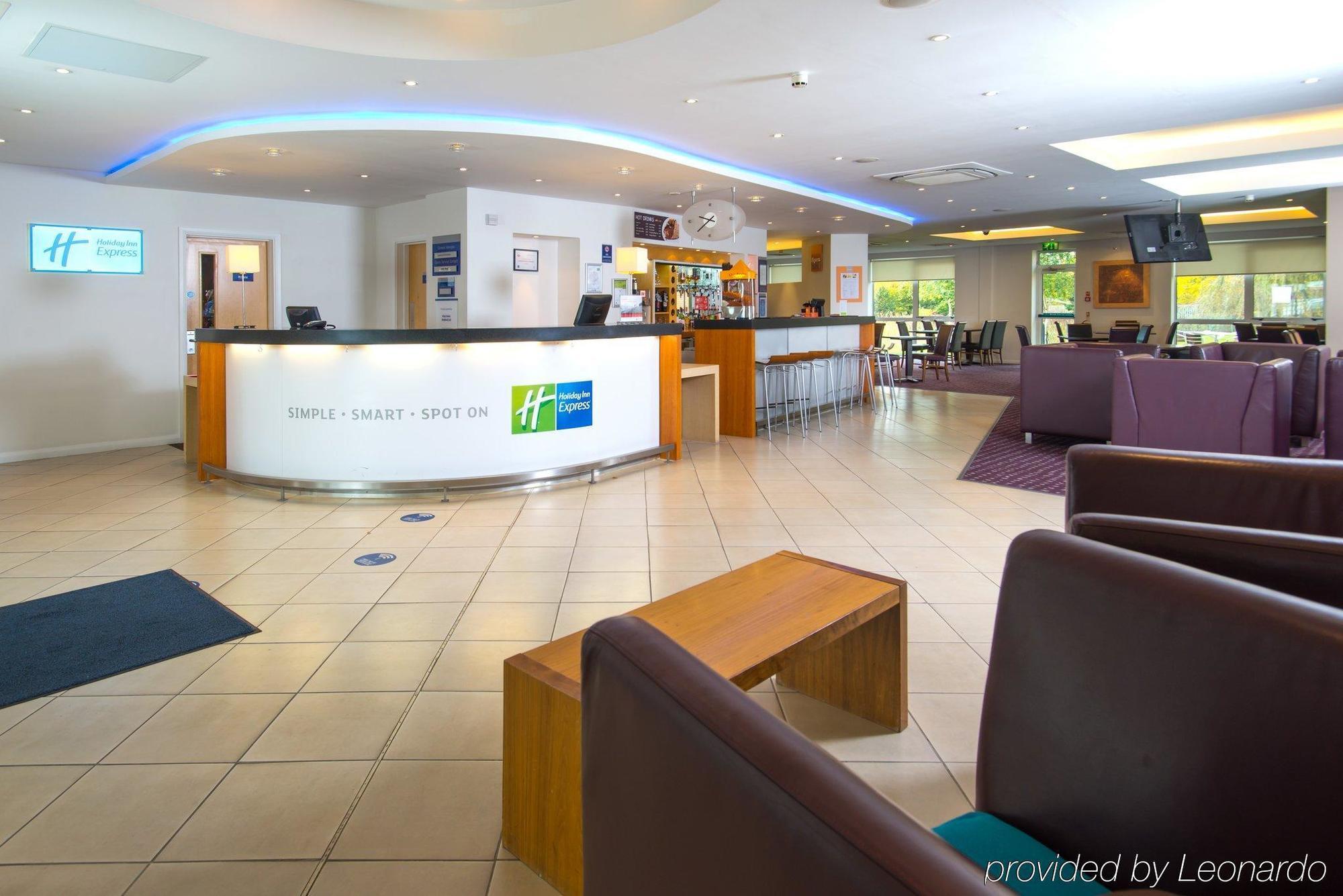 Holiday Inn Express Bedford By Ihg Экстерьер фото