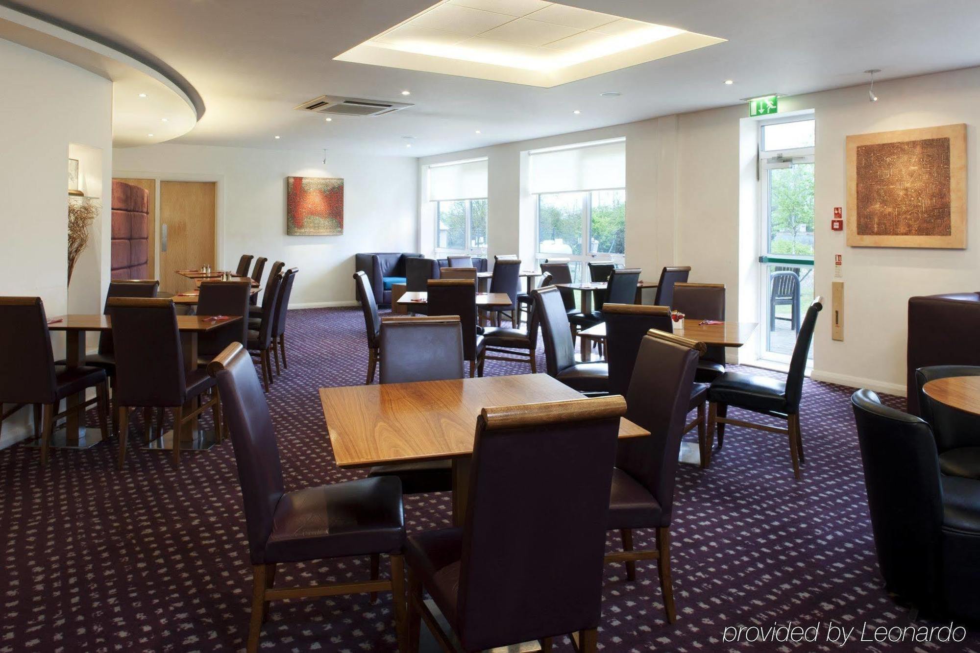 Holiday Inn Express Bedford By Ihg Экстерьер фото