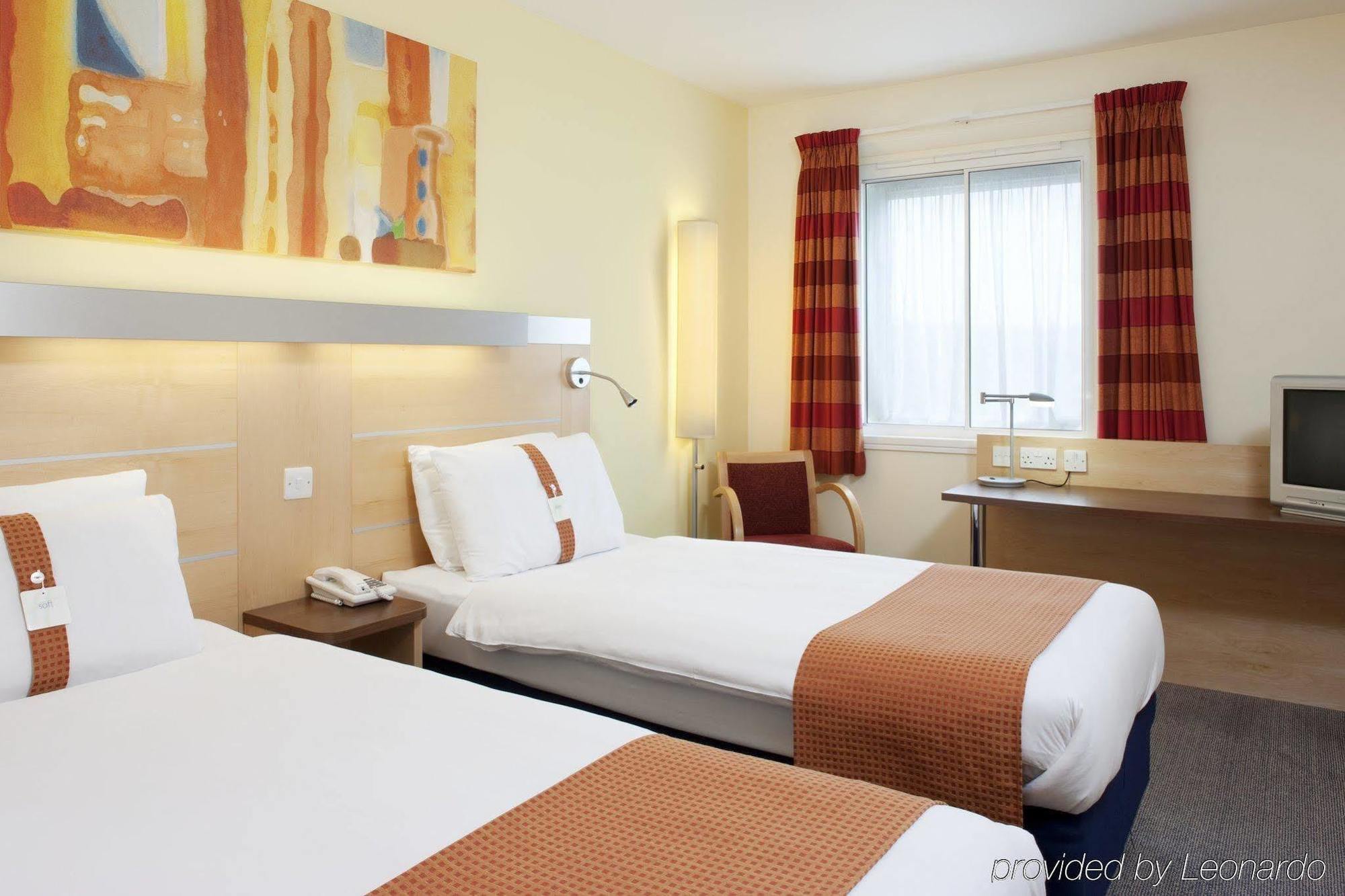 Holiday Inn Express Bedford By Ihg Экстерьер фото