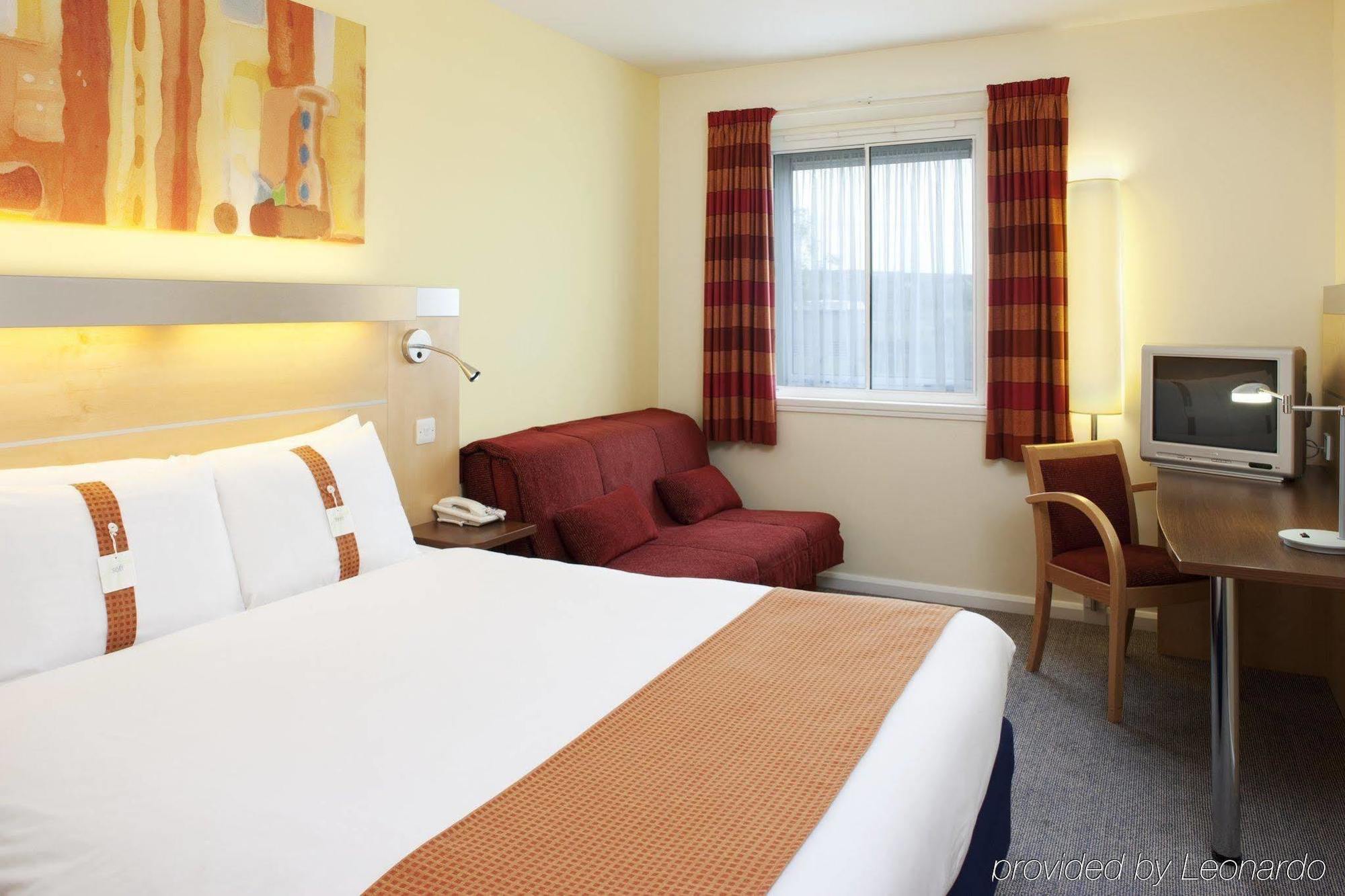 Holiday Inn Express Bedford By Ihg Экстерьер фото