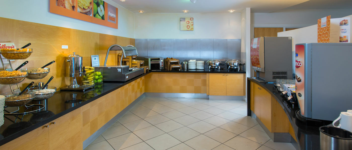Holiday Inn Express Bedford By Ihg Экстерьер фото