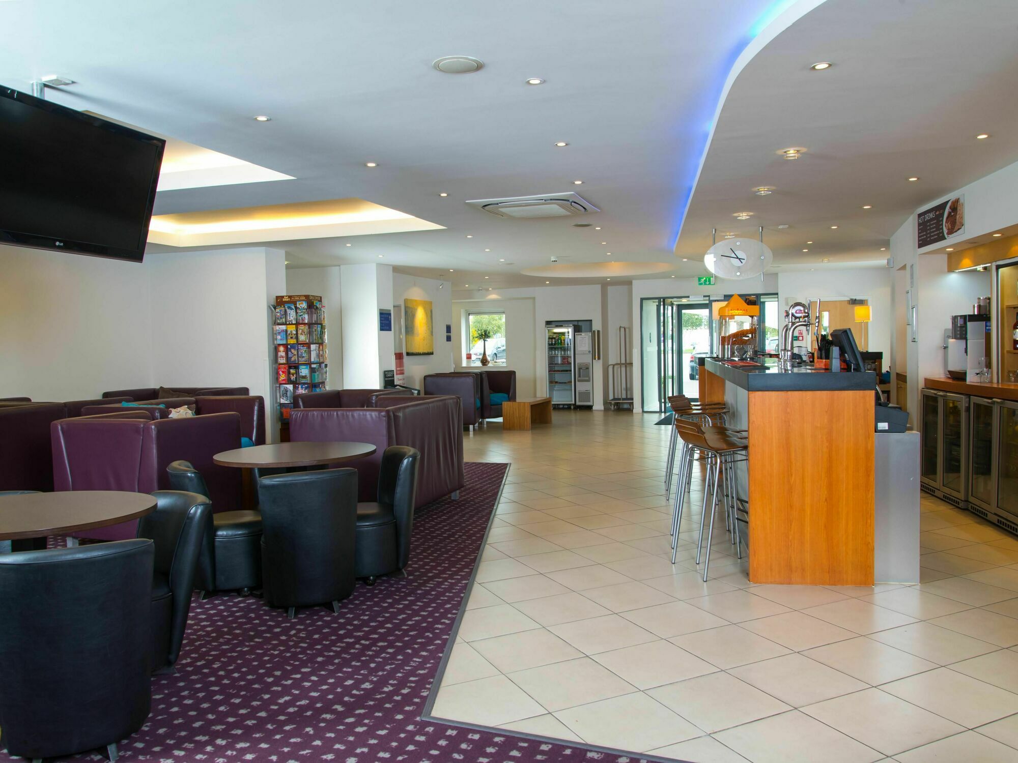 Holiday Inn Express Bedford By Ihg Экстерьер фото